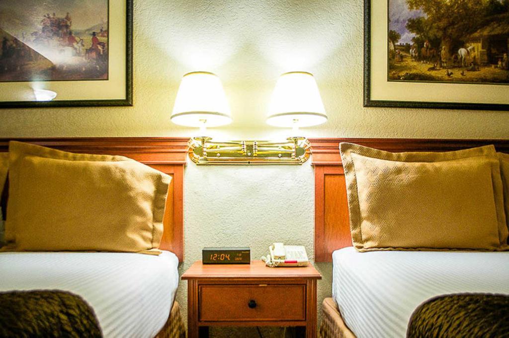 Stratford Inn Ашленд Екстериор снимка